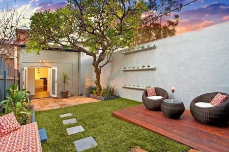 Uniwue-small-garden-ideas-lawn-wooden-deck-modern-outdoor-furniture-privacy-wall